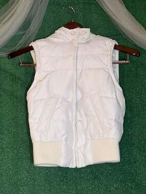 Aeropostale Women's White Puffer Vest with Hood Size S